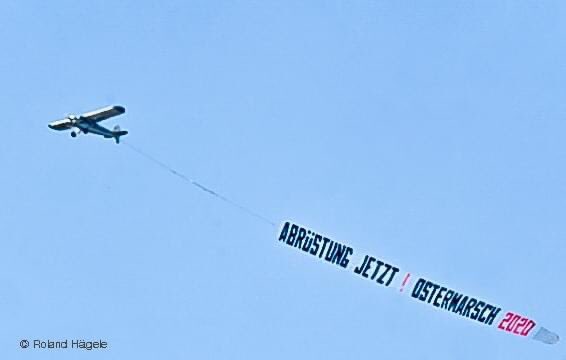 HeikeHaensel's tweet photo. Der #Ostermarsch konnte nicht
auf der Strasse stattfinden, deshalb sind wir in die Luft gegangen! #Abrüstung jetzt! schickten die Gesellschaft Kultur des Friedens, das Friedensnetz und der DGB Ba-Wü in den Himmel über Baden-Württemberg! #OM2020 #Frieden https://t.co/uYTk2bogpd