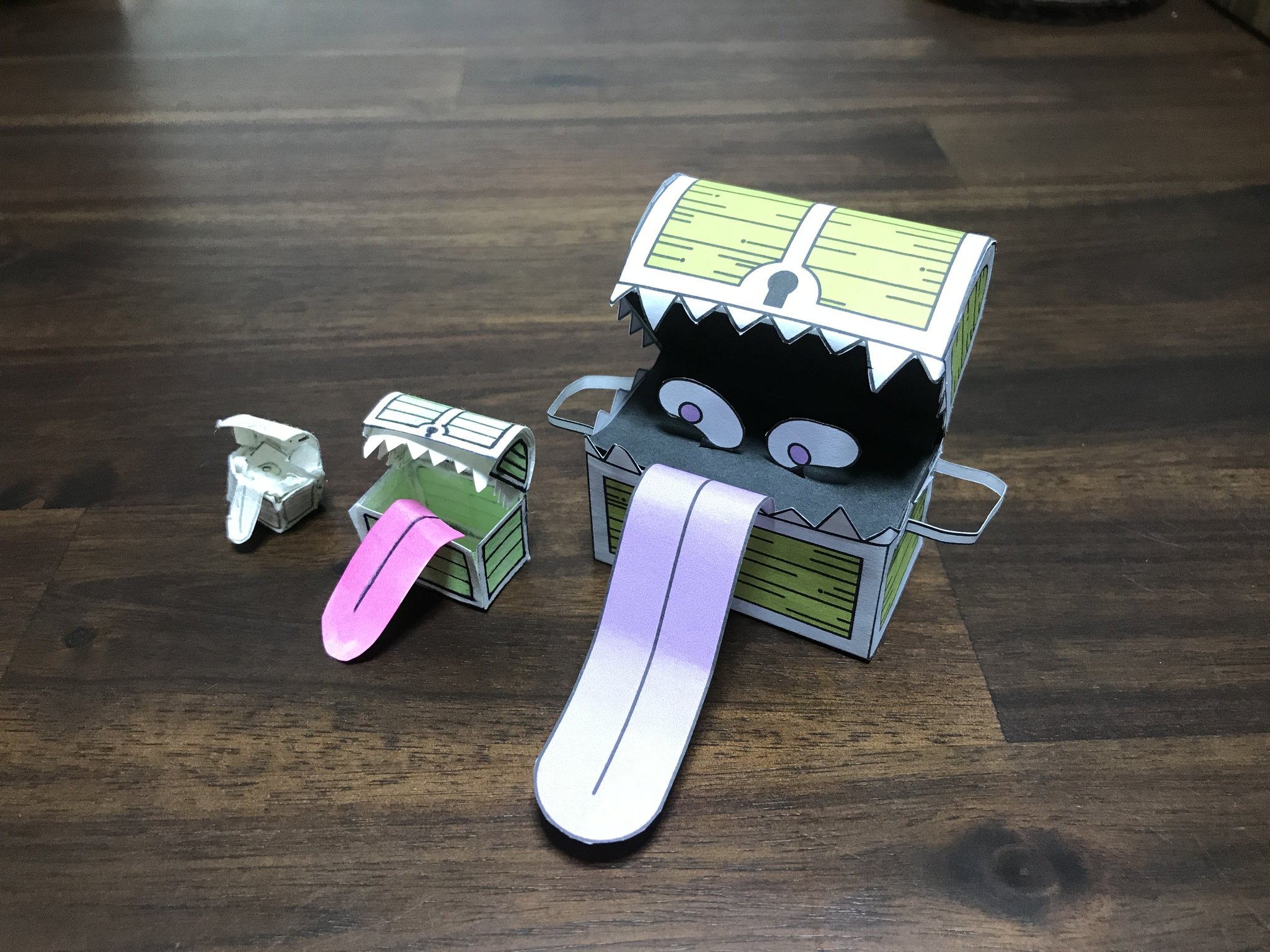 Hikkun39 Ar Twitter ペーパークラフトで子供と作成 ドラクエのミミックです ドラゴンクエスト ミミック ひとくいばこ ペーパークラフト T Co M5nkn2ghmk Twitter