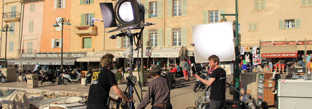 Ecran_Total's tweet photo. La région Sud annonce la mise en place d'une série de mesures de soutien en faveur des #professionnels du #cinéma et de l'#audiovisuel : https://t.co/GiaW7TBXOp https://t.co/1N7jJi39Sh