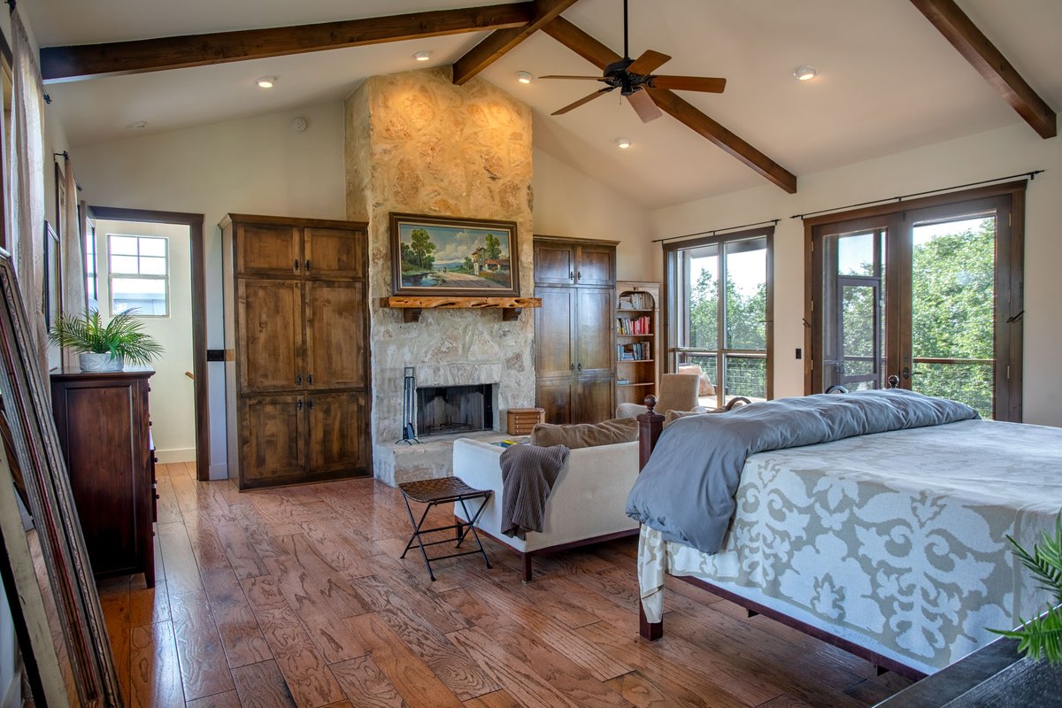 MagnoliaRealty's tweet photo. 5500 McGregor Ln, Dripping Springs, TX 78620 | 5 Bed | 3 Bath | 29.511 Acres | 4,822 sq ft 

The iconic Independence Ranch is home of Willie Nelson's 1st ever 4th of July picnic &amp; is truly remarkable.

Contact Cody George | 512.771.4176 | 
For video tour: https://t.co/6rjW7rW7VM https://t.co/HhKpRfJDUe