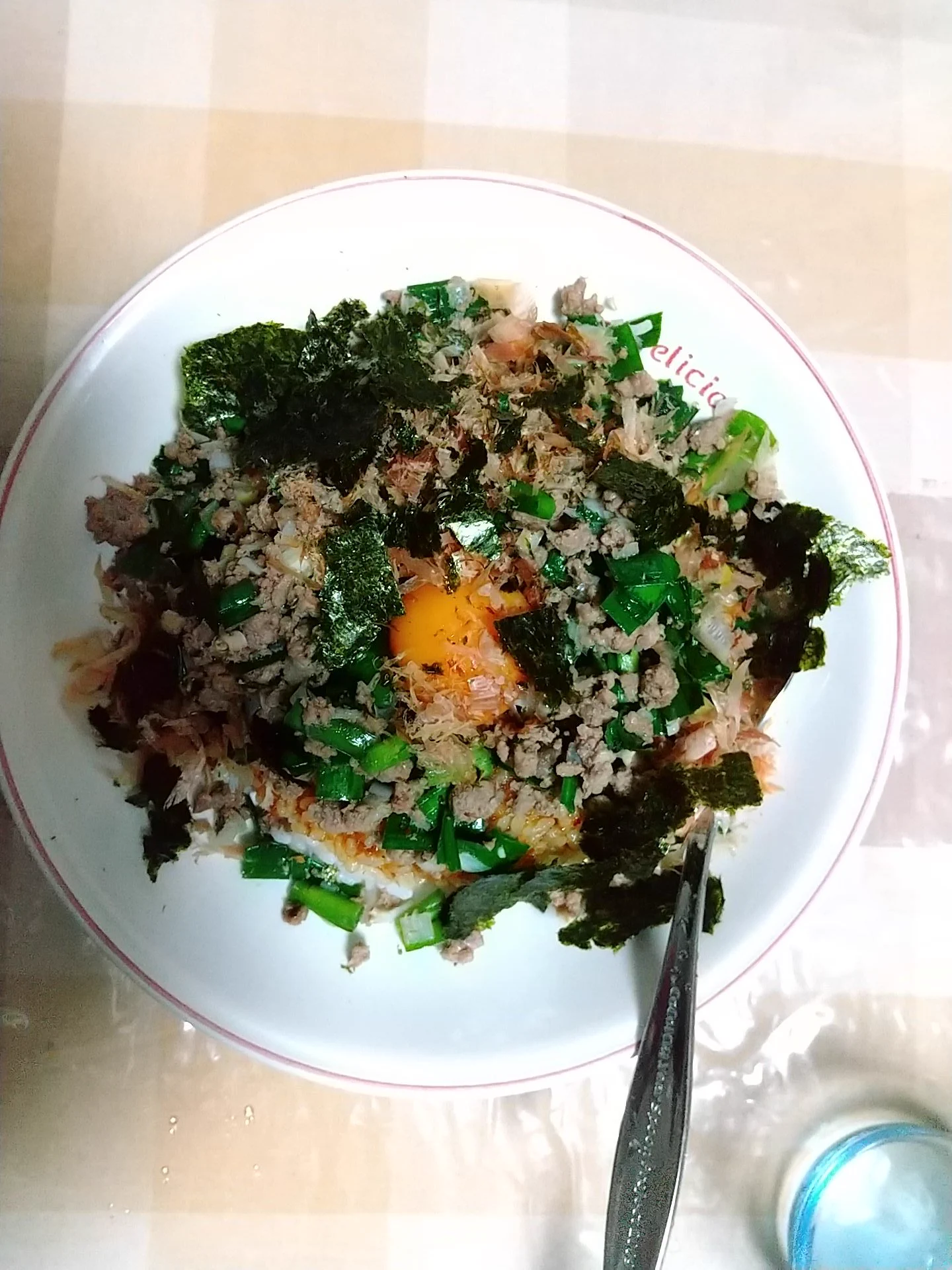 生のニラとネギがあんまり得意でないので、挽肉と一緒に炒めた。
めっちゃ美味しかった。
最近リュウジさんのレシピよく作る。
旦那にも好評。  