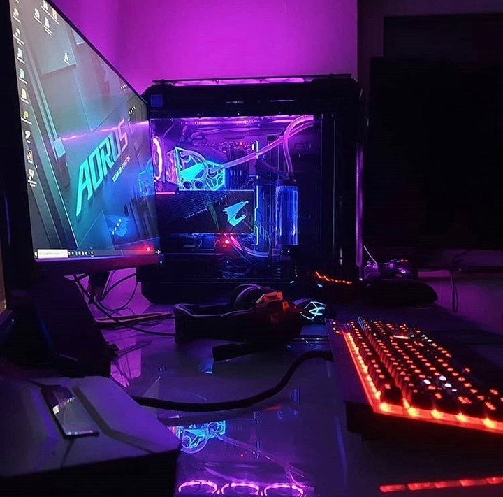 AORUS_Nordic's tweet photo. 💜💙 What game do you plan to buy? 🤔 

#battlestation #dreampc #pcbuild #gaming #pc #computer #rgb #pcgaming #gamer #gamingpc #pcgaming #gaminglife  #aorusgaming #monitor #gamingmonitor #game #gamingsetup #gamingmachine #computer #gamergear #teamupfighton #aorus #gigabyte https://t.co/DMXjmpuxRi