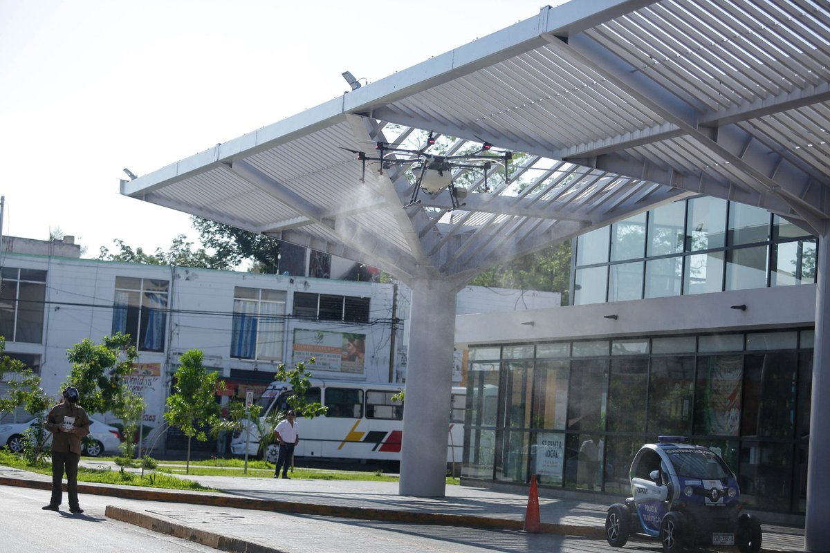 RenanBarrera's tweet photo. Cuidamos tu salud con drones que desinfectan los espacios públicos y terminales de autobuses de la ciudad de forma mucho más eficiente. Ayúdanos a prevenir y #QuédateEnCasa.

🌐 Más información del COVID-19 en https://t.co/kzJhjQcFf9 https://t.co/9Ehw7fXAwz
