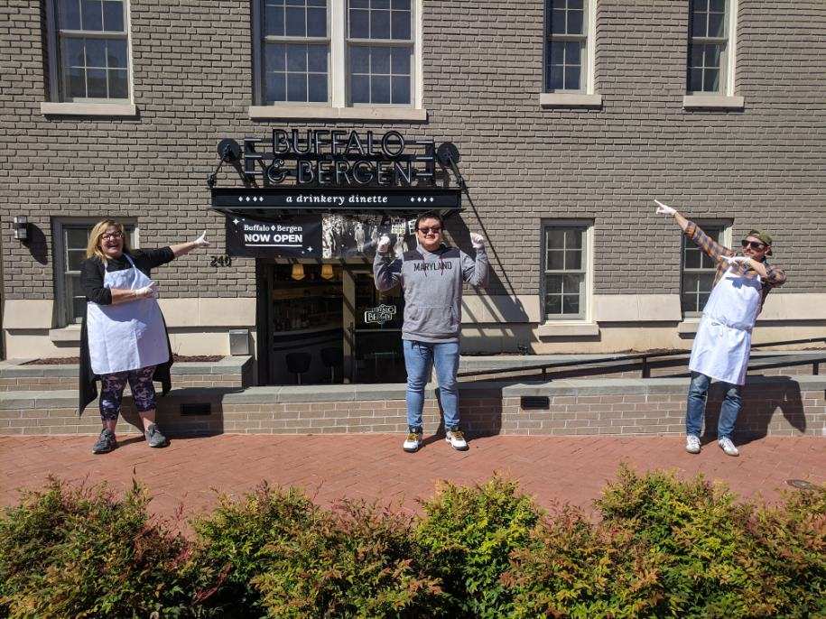 FeedDmv's tweet photo. We set out to raise $1000 to feed send 150 sandwiches from a local small business in our community. Our community responded swiftly, pooling over $1200 in 48 hours. Our favorite bagel shop Buffalo &amp; Bergen hooked it up for the first delivery to the Prince George's County ER https://t.co/clqWzDlLPw