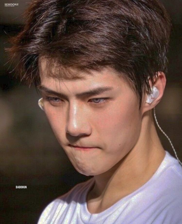 oh sehun looking like a masterpiece ; a thread