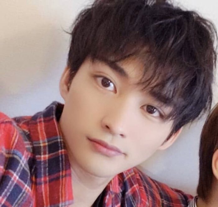 ___19961219's tweet photo. 盛れ具合似てる〜〜🥰 https://t.co/k8To9KmFsx