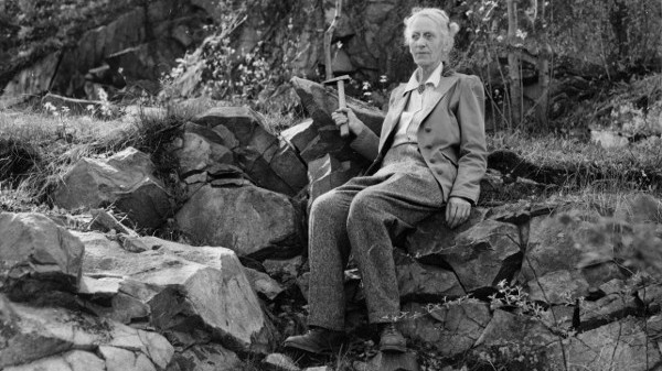 Alice Evelyn Wilson was a Canadian geologist born in 1881. She first worked for the Mineralogy Division of the University of Toronto Museum and became the first woman geologist hired by the Geological Survey of Canada in 1909 ⛏️🐚
🎨©️ Natural Resources Canada