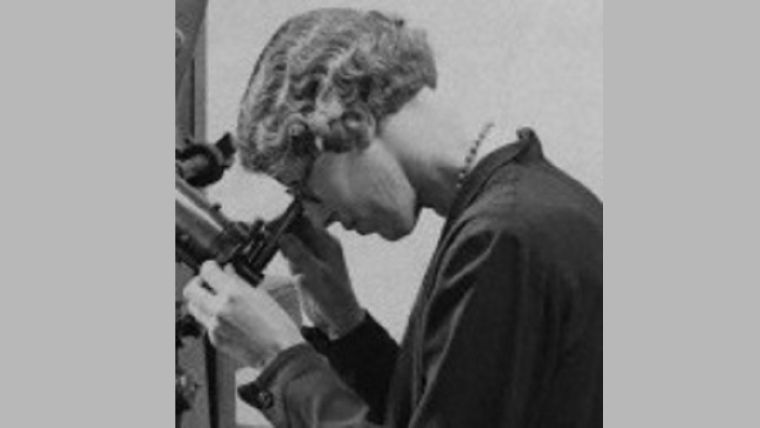 Ethel Bellamy was a British astronomer and seismologist born in 1881. She worked for Radcliffe Observatory and for the Vatican Observatory, where she was not paid, and helped catalogue the position of over a million stars ✨🔭
🎨©️ Ethel Bellamy