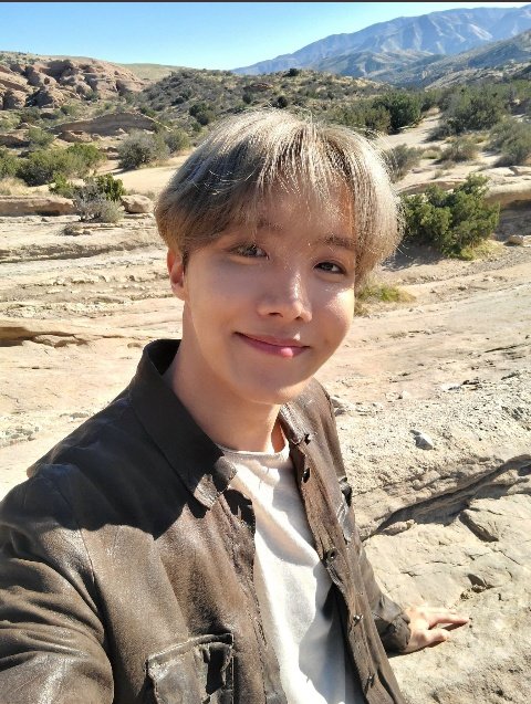 celadsty's tweet image. Hobi,subió estás hermosas fotos.     *Estoy mal😔