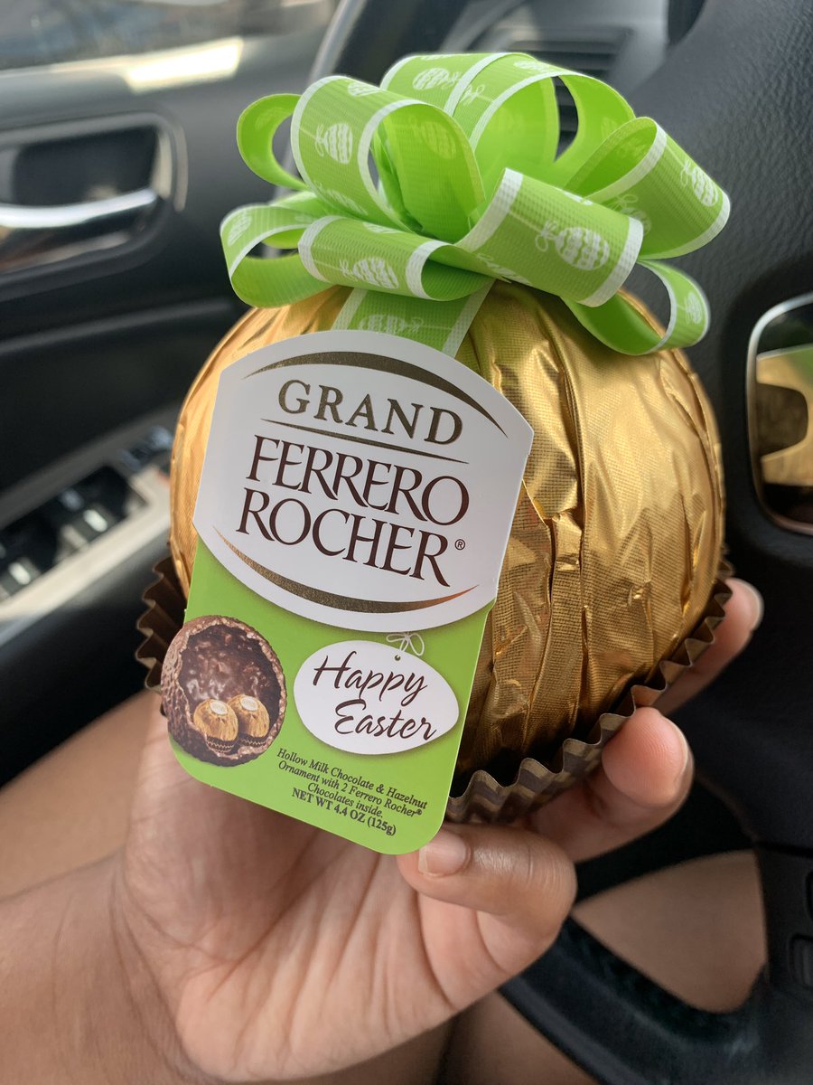 ZayMom18's tweet photo. my fav candy 🥰🥰🥰the best ( but i paid $5 for this n it only have 2 candies inside i want to fight walmart ) 😂🤣🤣 https://t.co/qLdEDCUsl7