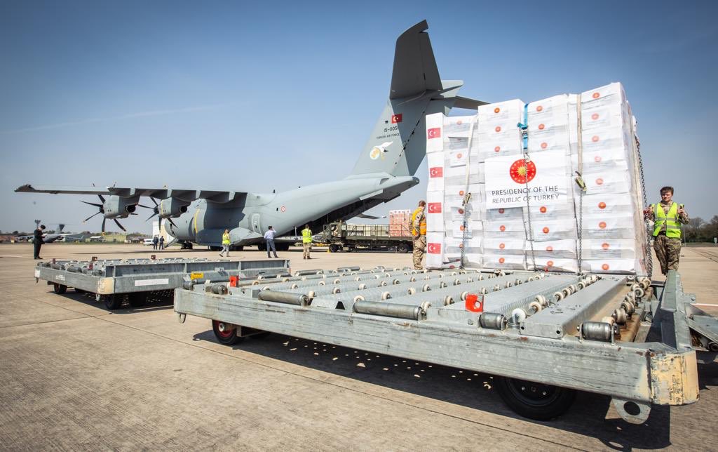 morton_wendy's tweet image. Want to express thanks to Turkish Foreign Minister @MevlutCavusoglu and Minister of Health @drfahrettinkoca for 250,000 items of PPE for the NHS - 14 tonnes of which delivered to @RAFBrizeNorton yesterday. This generous gift demonstrates strength of friendship between 🇬🇧 and 🇹🇷.