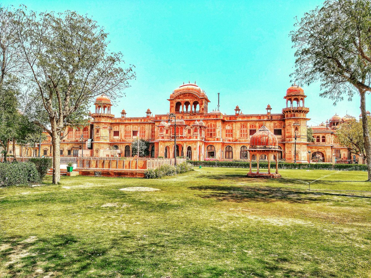 vjain8507's tweet photo. ~ Laxmi Niwas Palace - A Luxury Heritage Hotel ~

#latepost #throwback #2020 #laxminiwaspalace #lalgarhpalace #bikaner #rajasthan #india #rajasthantravel #solotravel #instagram #instagrampost #vishal #jain

https://t.co/18Tvg1Gk7a https://t.co/q78RaDAsSB