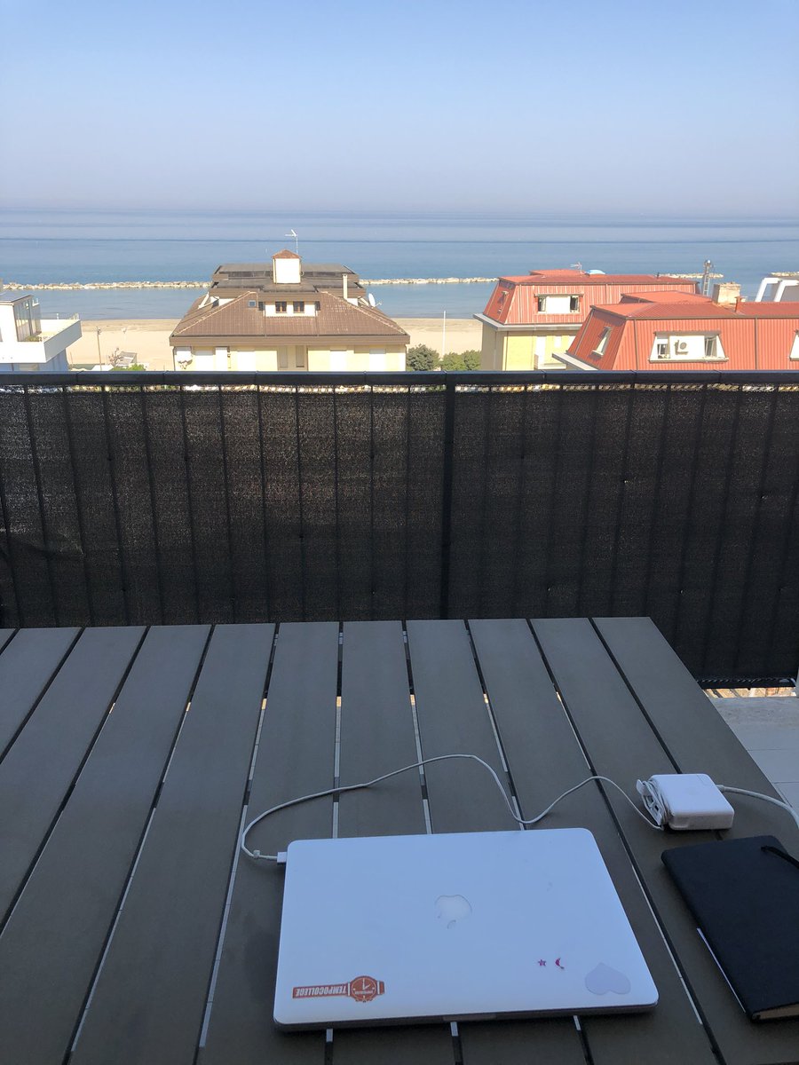 MaxCifarelli's tweet photo. Smart Worker #tempocasa #COVIDー19 #givetobecomegreat #civitanovamarche #StayAtHome https://t.co/DBlWa3l106