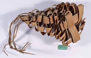 Pitt_Rivers's tweet photo. Easter amulets made from palm leaves or containing Easter bread, from the @Pitt_Rivers collections. Find out more about the stories behind these intriguing objects, used by people to help them face illness and misfortune. https://t.co/UF1H5BQrkP #MuseumFromHome https://t.co/cUxqNb83h5