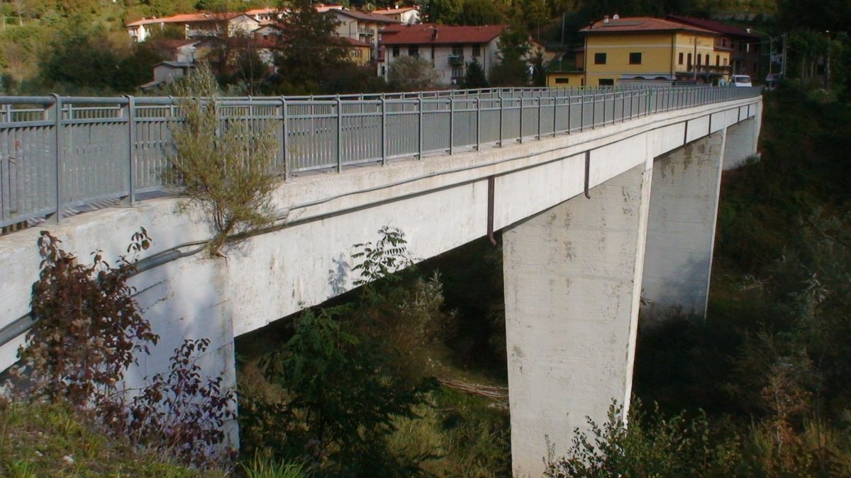 ⛔️🚧#viabilità #ponti #garfagnana chiuso a scopo precauzionale da oggi a data da destinarsi il ponte della Tambura sulla strada provinciale n. 50 di Vagli, nel comune di Vagli di sotto, in alta Garfagnana.
👉📌Per dettagli leggi il comunicato stampa bit.ly/2XuV3Vg