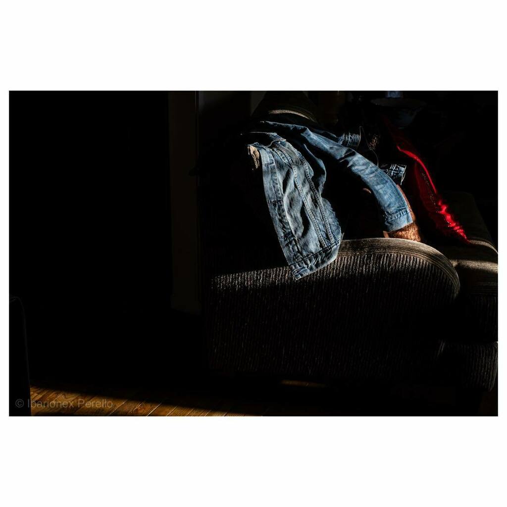 Ibarionex's tweet photo. The late afternoon cuts through the heart of the house every day. As I walked back into the house after walking Zoey I caught sight of the light on my denim jacket laying on the chair. #home #altadena #pasadena #fujifilm #xt3 #fujifilm_us #shadow #scenef… https://t.co/sWYcBDJ5JB https://t.co/PECAIvwSXv