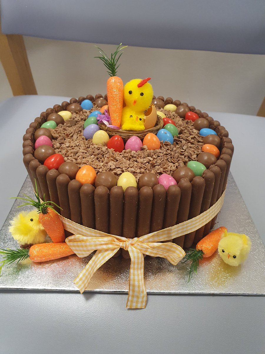 Paulineb1982's tweet photo. Saturday easter shenanigans on maple #arttherapy #artsandcrafts #mapleward @vanessa_GMMH @JodyHope3 @GmmhJo @GMMH_NHS https://t.co/81khQYbKbb