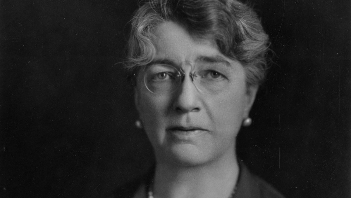 Louise Pearce was an American pathologist born in 1885. She helped develop treatment for African sleeping sickness and studied animal models of cancer. She was a member of Heterodoxy, a feminist club founded in 1912 with many LGBT+ members 🩺🦠