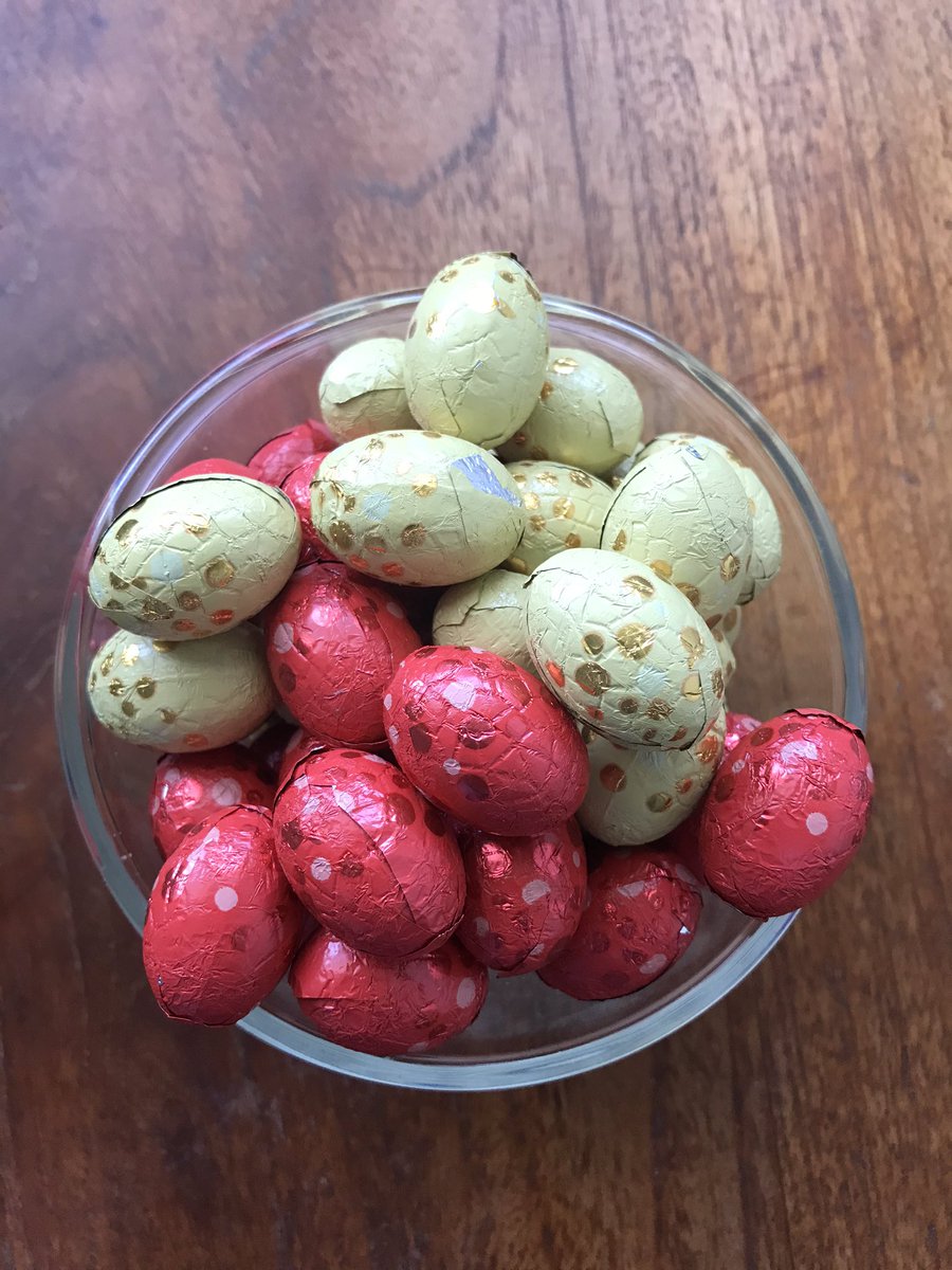 SchoppenRobert's tweet photo. Toch maar #paaseitjes gekocht. #puurchocolade & #witchocolade π£ #HappyEaster #paasdagen https://t.co/dg8aCWhVsy
