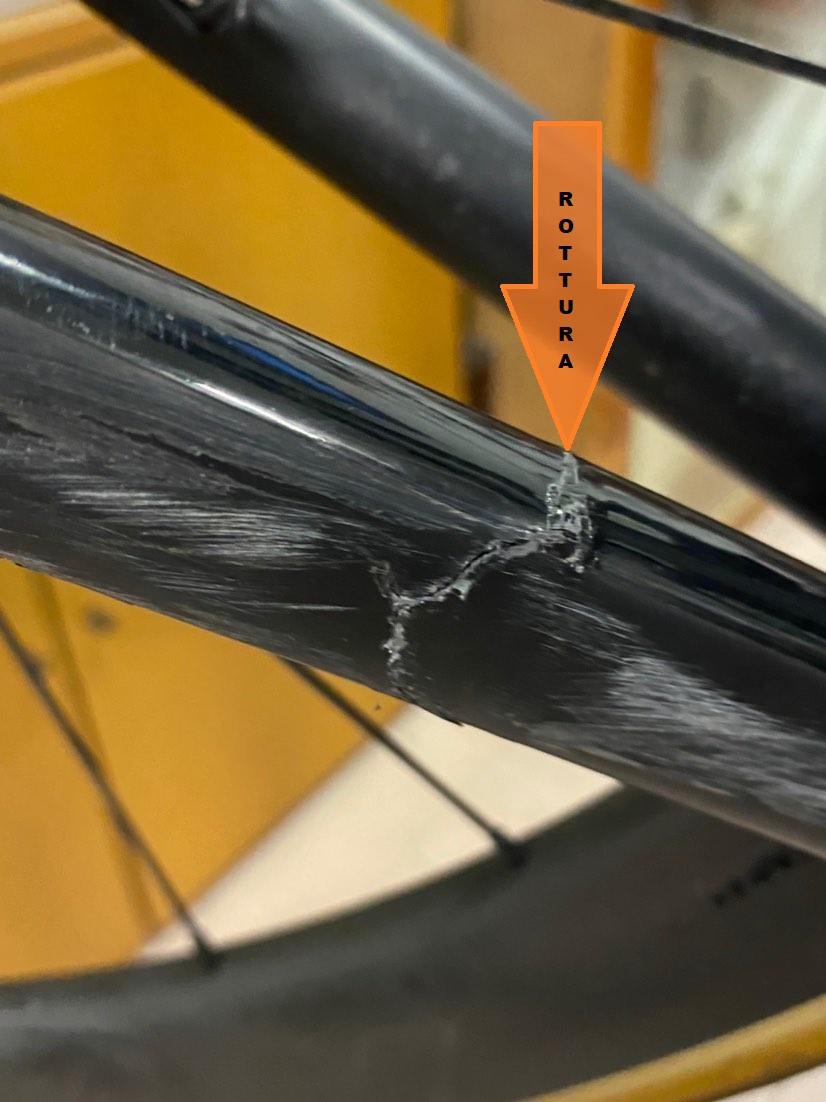 #rottura #fodero #basso: #riparabile
#riparazione #telai in #carbonio
riverniciatura con scritte originali o personalizzate
Per info:
riparazioni.sartoantonio.it