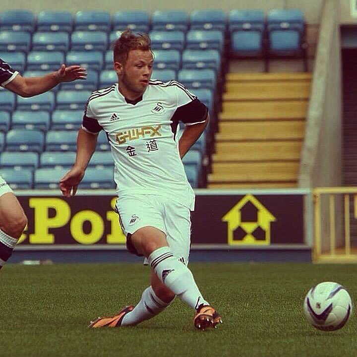 41KCopp's tweet image. Thanks for the nomination @Gogic13 my friend.. 
 If you are a football person join the challenge of posting a footy pic, once nominated u have 24hrs to post a pic of you as a player/coach or donate £30 to charity. 
@FCMCGeorge 
@HenryJones_34 
@coby_isaoglu 
@thayes7_93