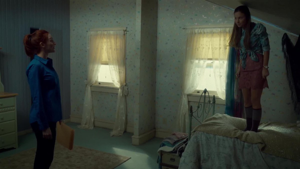 How to maintain a safe social distance, according to  #WynonnaEarp(a thread) Stand on a bed