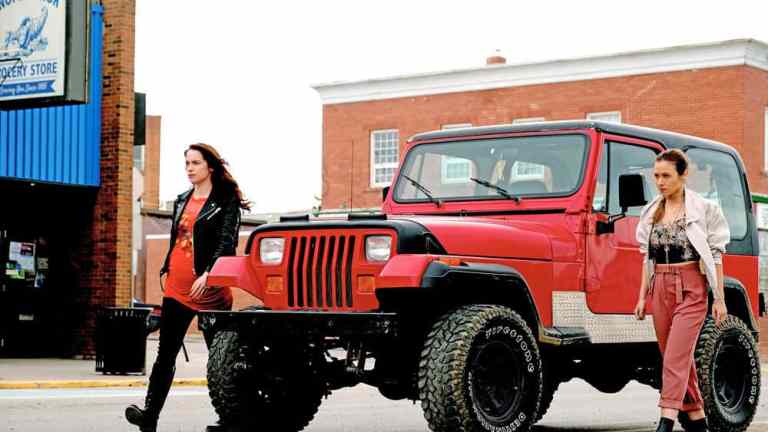 Opposite sides of a Jeep #WynonnaEarp