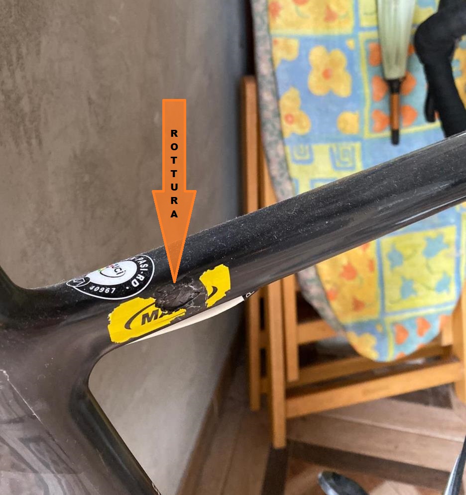 #rottura #tubo #orizzontale: riparabile
#bike #biciclette
 #telai in #carbonio #riparazioni
Per info:
https.//riparazioni.sartoantonio.it