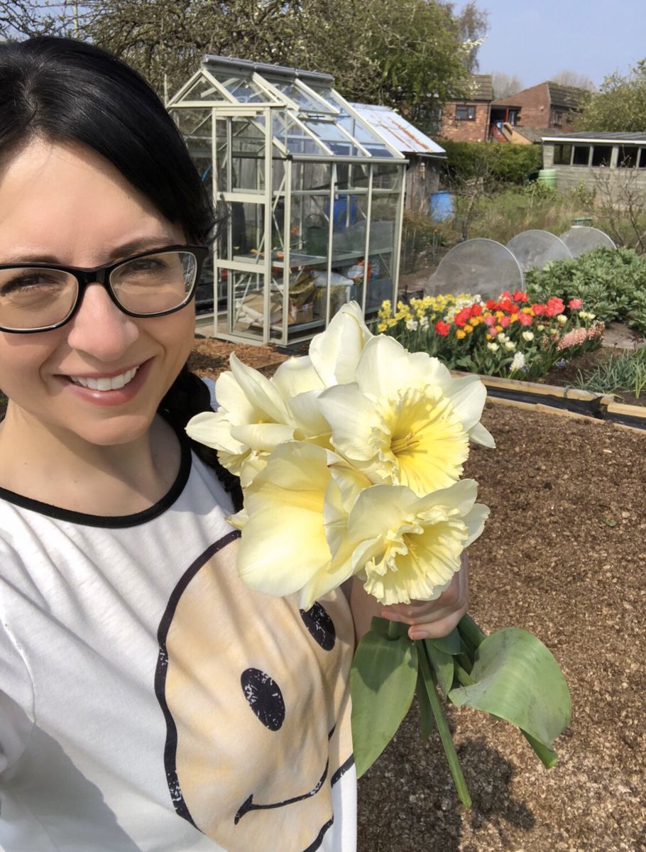 Ellen Mary tweet media