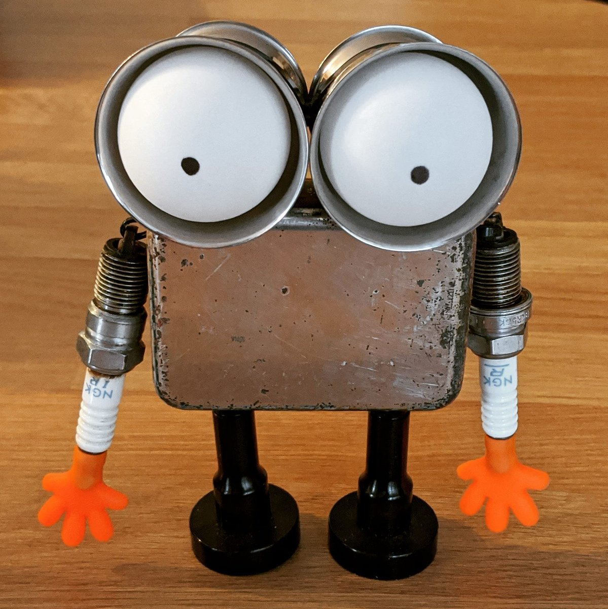 junk_bots's tweet photo. Any suggestions for names of these guys?
#handmade #robot #steampunk #junkart #robotsaid #recycledart #metalsculpture #assemblageart #repurposed #foundobjectrobot #recycle https://t.co/LwbGSKYxyG