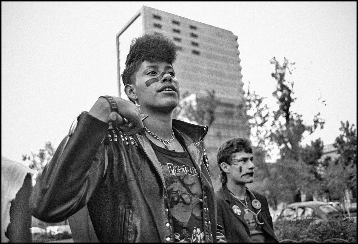 hammer_museum's tweet photo. Yolanda Andrade documented everyday life on the streets of Mexico City, creating black-and-white images using analog cameras—including her 1984 'Marcha Gay' series of LGBTQ+ demonstrations. https://t.co/kxdCB4zSqk https://t.co/v1XvxbGD9x
