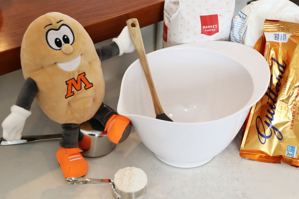 MoorheadSchools's tweet photo. Spuddy is practicing social distancing and finding activities to keep busy this weekend.😊From baking to practicing guitar, learning to juggle and writing letters to Spuddy buddies! What are you working on to stay entertained at home? #SpudPride #StayHome https://t.co/BtP9g9pRrM