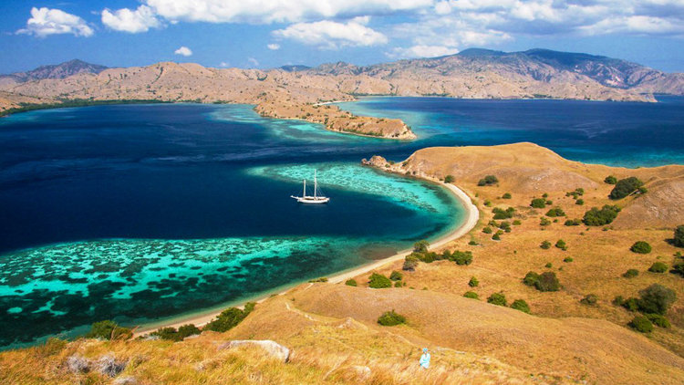 Krakatoa é uma ilha localizada na Indonésia, país que é considerado o maior arquipélago do mundo, com aproximadamente 14 mil ilhas. Localiza-se no Oceano Índico e faz parte do continente asiático, possui 264 milhões de habitantes (2017, banco mundial). Indonésia é um país lindo!