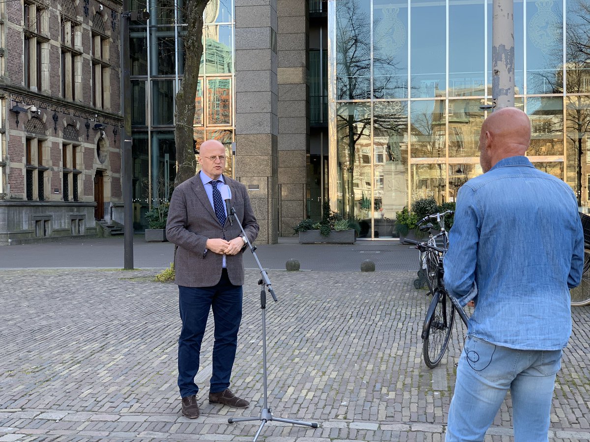 bosalbert's tweet photo. Grapperhaus over brandstichtingen zendmasten: “het is een aanval op onze hulpdiensten. Mensen lik op stuk geven. We zitten in een crisis met elkaar. Als je dit gaat saboteren, ben je heel gek bezig” https://t.co/n9Scjw7AkU