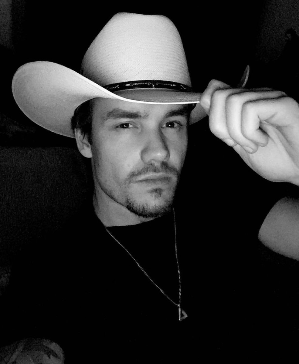 LiamPayne's tweet image. I’ve updated my @Spotify playlist and changed the name... what do you think? 👀 liam-payne.lnk.to/Spotify1155