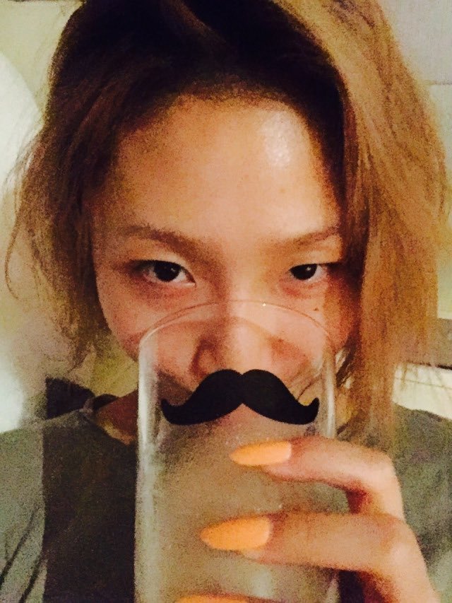 Again the difference in skin is really stark. Maybe she& #39;s opening eyes to an aspect of different kind of beauty in sk, but its not out of sympathies for the original pocs, she found a color which was most pprofitable for her on which she could make bank and stuck to it