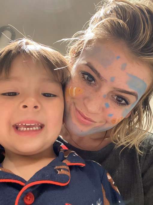 i miss babysitting 😩 https://t.co/x9m5WPhigF
