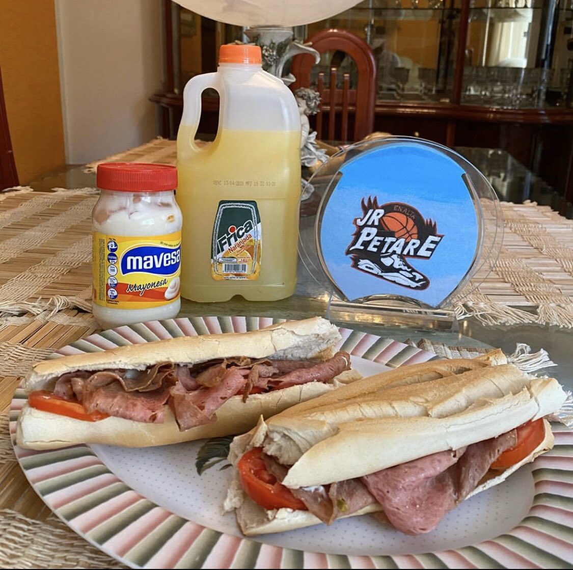 JRPetare's tweet photo. Desayuno de barrio en Alta https://t.co/gMygpf2xQi