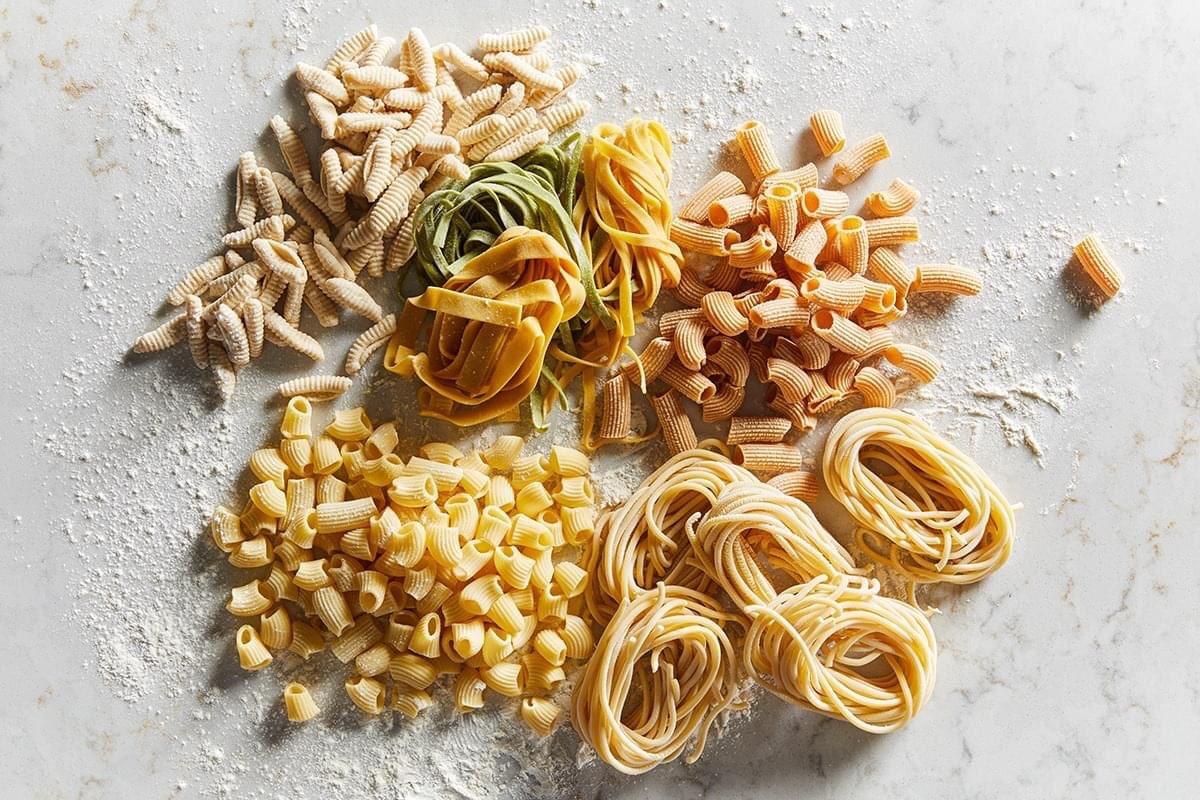 Dellaterrapgh's tweet photo. It's the perfect weekend to break bread with your family that YOU made from your own kitchen. Now offering #DIY kit for you to make Italian cuisine at home! Dried handmade pasta, homemade sauce, and naturally leavened dough starter with instructions on how to bake your own bread https://t.co/7J2tkNUyFW