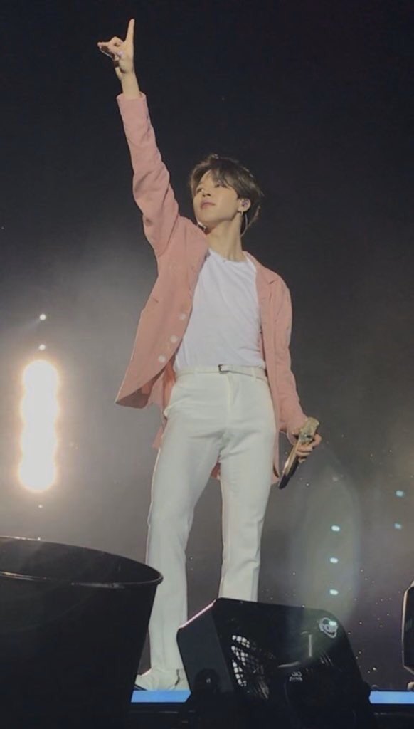 jimin’s defined waist—a thread