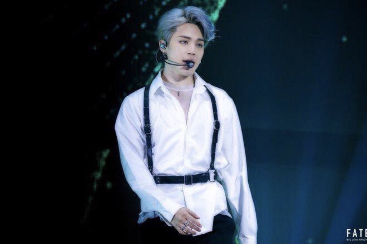 the corset was such a serve