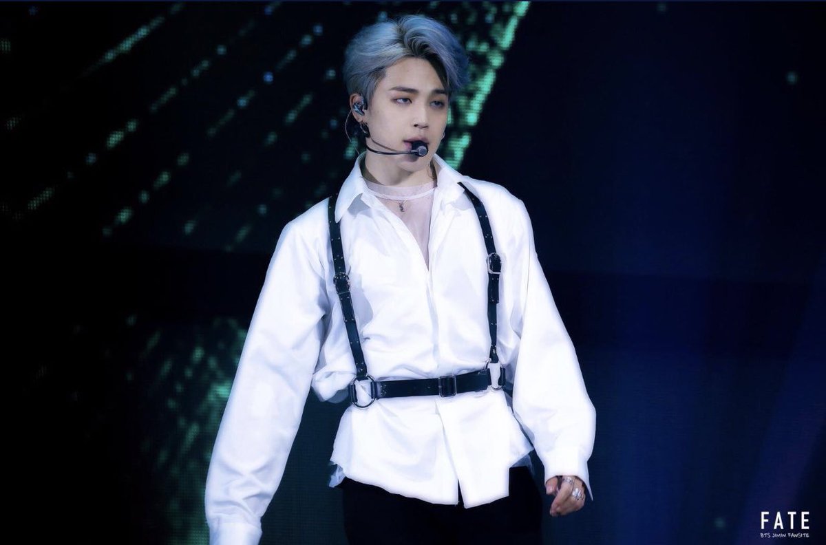 the corset was such a serve