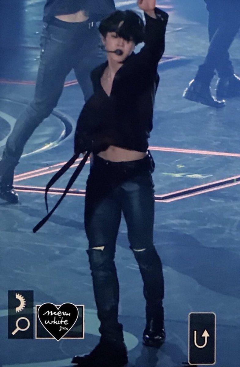 the corset was such a serve