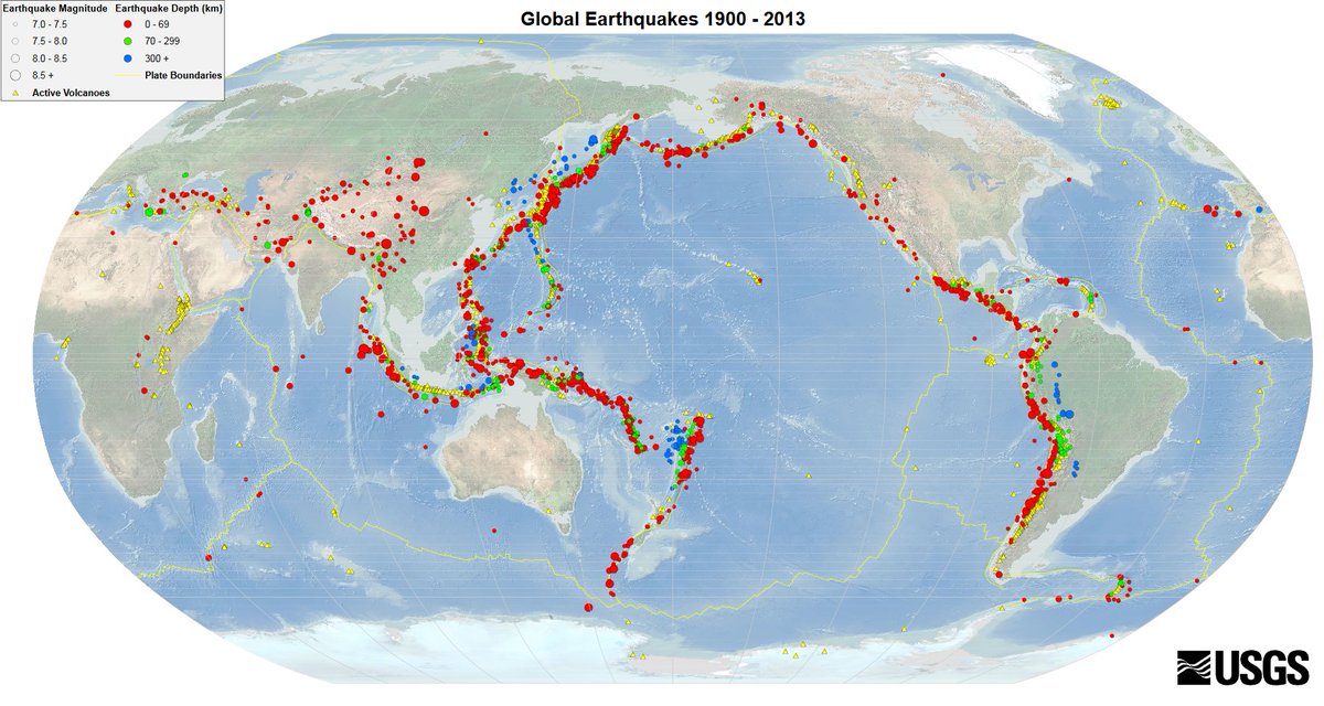 ...a atividade de vulcões e terremotos é resultado da interação entre essas placas. Essa região toda evidencia diretamente de que nosso planeta está ativo. Veja no mapa abaixo o mapeamento de vulcões ativos (amarelo) e ocorrência de terremotos (vermelho) (1990-2013).