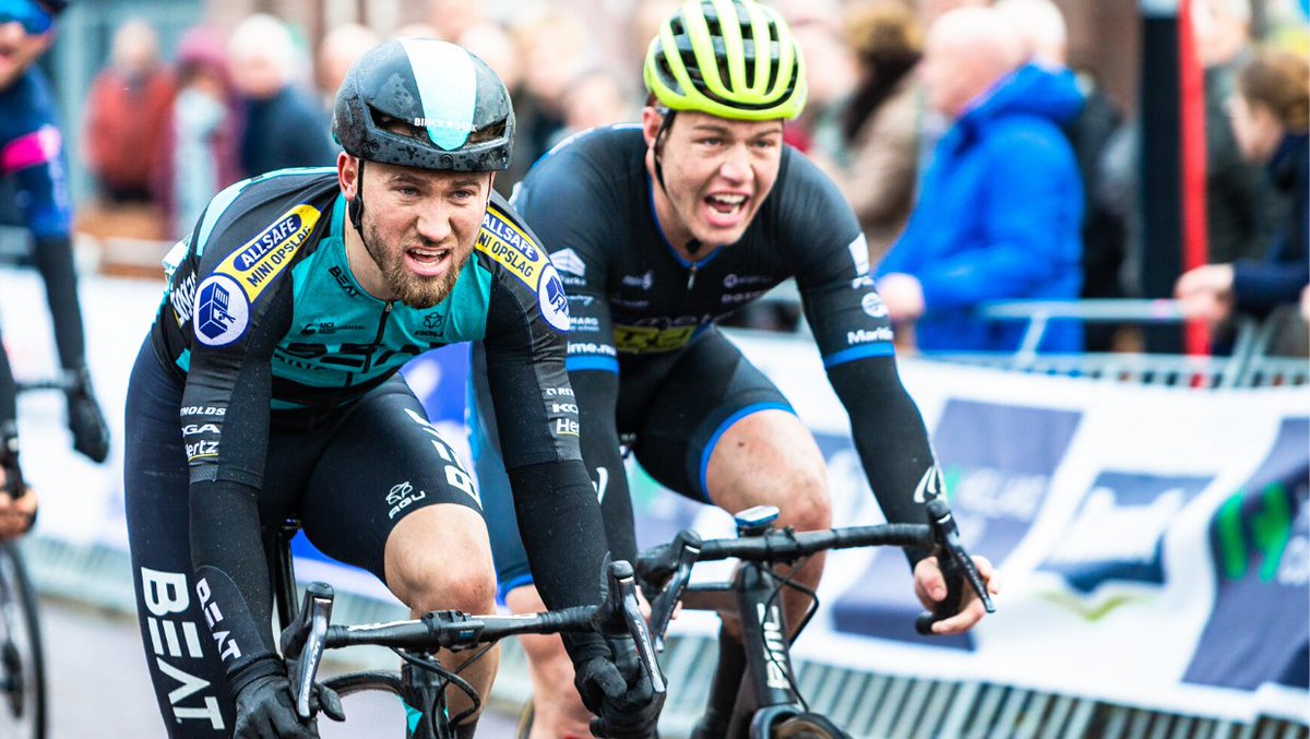 ⚡️"Ja, daar wil ik in de toekomst gaan sprinten om de etappezege!" Een vastberaden Bas van der Kooij spreekt over de ProTeam Missie van de ploeg én zijn ambities.
 
🏁In welke koers hij zijn handen in de lucht wil doen? 👉bit.ly/ProTeamMissie