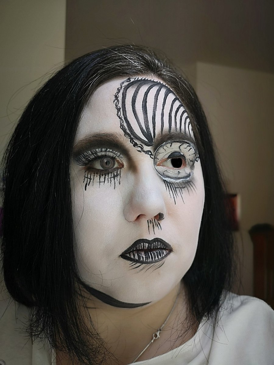 makeup_mummy17's tweet photo. This look was inspired by @abbyrartistry

@Snazaroo Black &amp; white paints
@ObsessionLDN_ creep it real palette

Eyes edited

#abbyroberts #makeup #beauty #makeupobsessionprlist #boredvibes https://t.co/Z4vjbIrvBV
