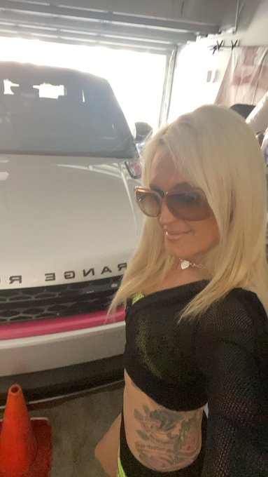 Just hangin out https://t.co/5YxZd5mqOQ