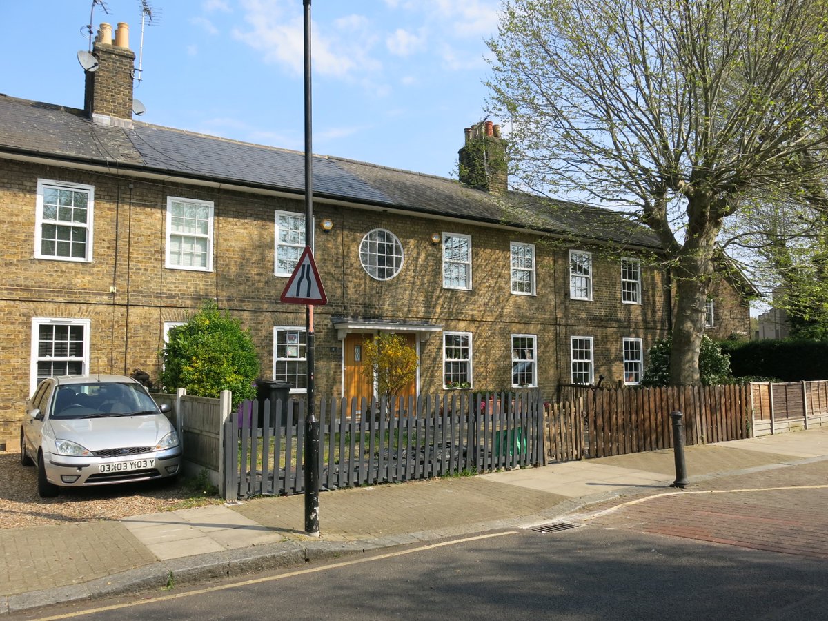 5/ The Chapel House Estate was an Addison Act estate built by Poplar Metropolitan Borough Council between 1919-1921. The estate was designed in garden suburb, neo-Georgian style by Sir Frank Baines, the chief architect of the Office of Works. This is Chapel House Street.