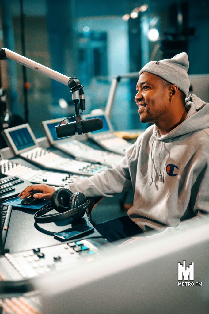 speedstabro's tweet image. Getting ready for #AbsoluteHipHop join me from 20:00-22:00 tonight on @METROFMSA 💚💚

On today’s show:

- Classic 4
- In the Bendo interview 
- The Culture Mix 
- Below The Surface 
- Absolute 5 Chart 
- Playlist Takeover 

Tune in! .... 📻📻