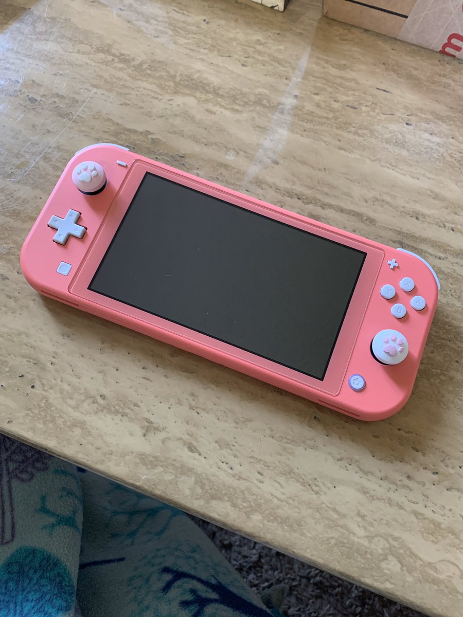 devikathebright's tweet photo. My #coralswitch came in this morning and oh my god I’m in love she’s so pretty 😭💕💕 https://t.co/wACcHrjfut
